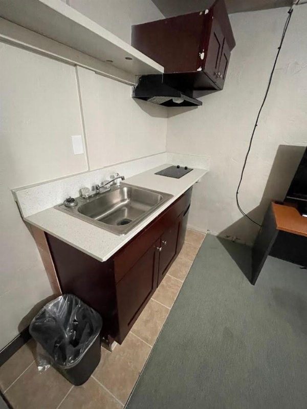 Royal A Motel image 5