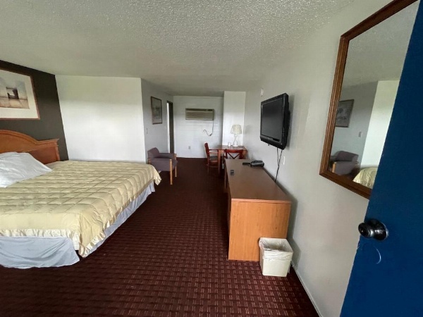 Royal A Motel image 6